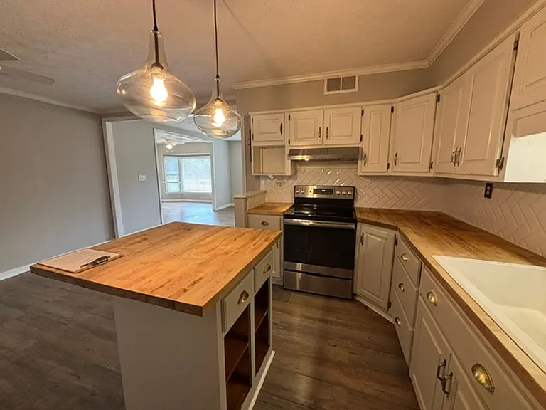 6525 Gregg Dr — Photo 8