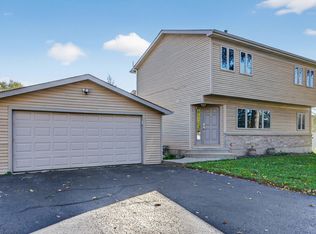4523 W Crystal Lake Rd, McHenry, IL 60050