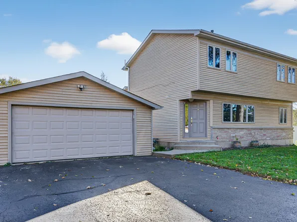4523 W Crystal Lake Rd, McHenry, IL 60050