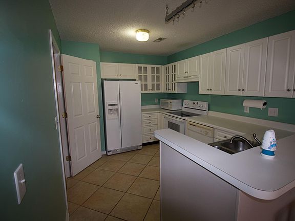 4th image of 120 Breezewood Dr APT F