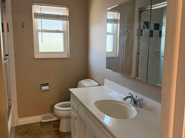 2510 Iris St — Photo 14