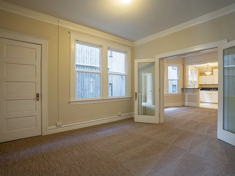 Alexander Apartments — Photo 2