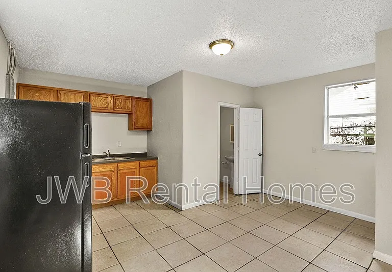 1943 Hardee St #2 — Photo 4