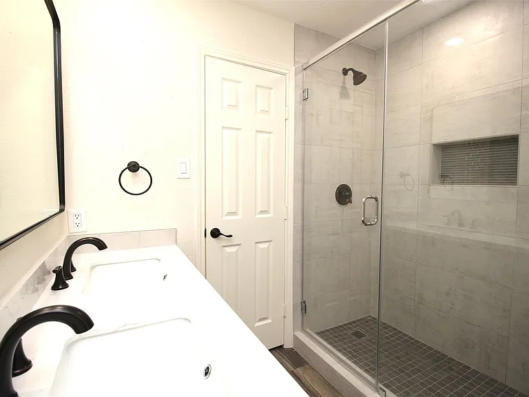 805 Willow Creek Dr — Photo 18