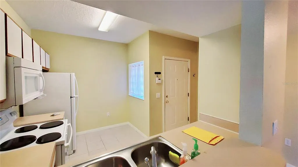 3 bed, 2.0 bath, 1151 sqft, $1,900 — Photo 4