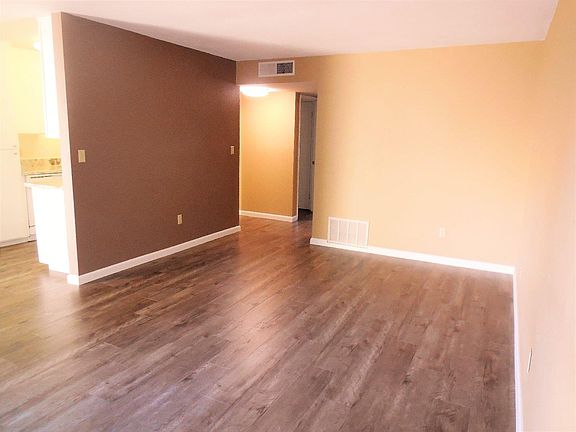 4th image of 291 Tradewinds Dr APT 8