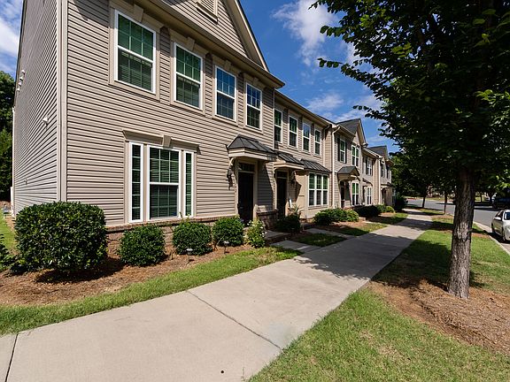 5th image of 9338 Lenox Pointe Dr