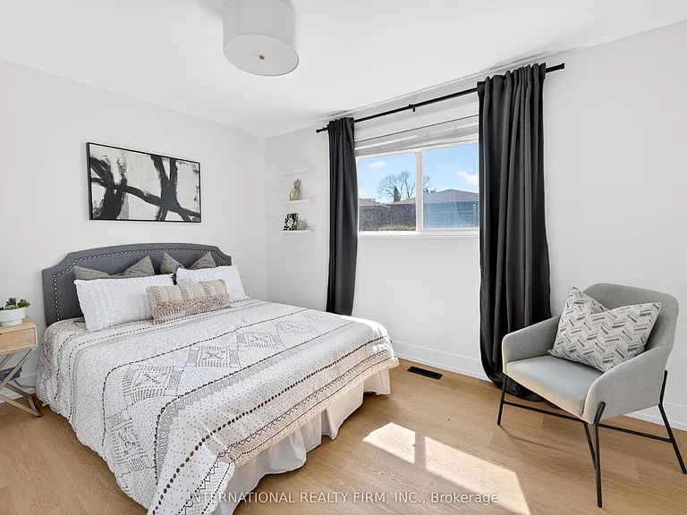 26 Dellbrook Cres — Photo 16