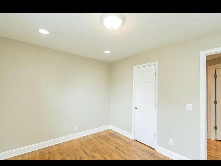911 Crest Dr — Photo 19