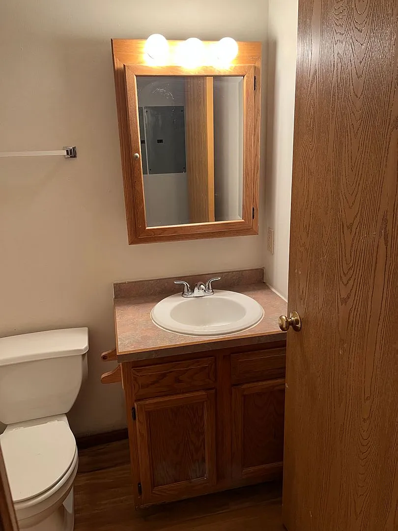 Upstairs apartment....3 Bed 2 Bath — Photo 4
