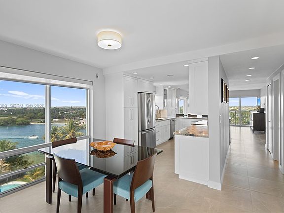 2nd image of 2611 N Riverside Dr APT 901