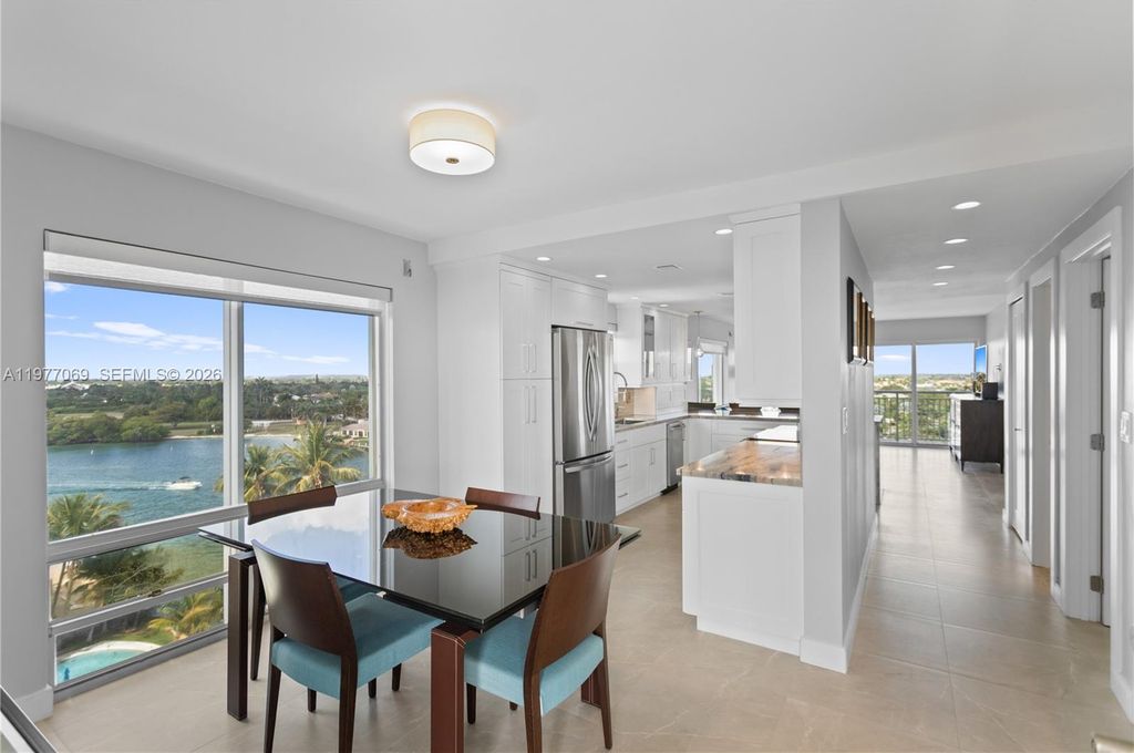 2611 N Riverside Dr APT 901, photo 2