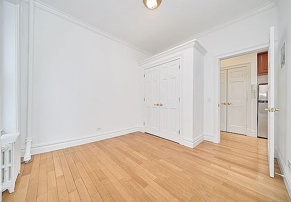 4th image of 29 Morton St #2AA