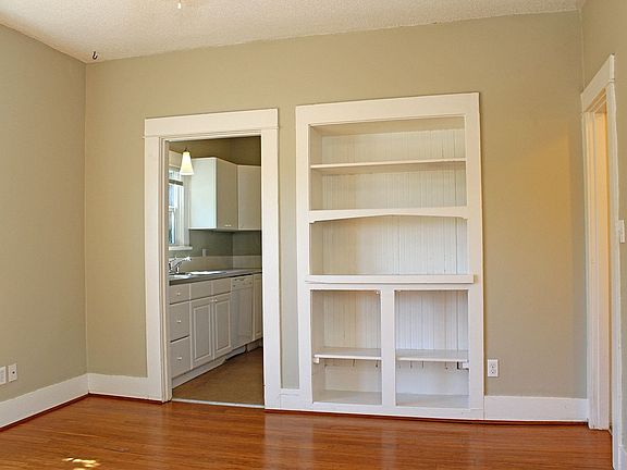 4th image of 5005-5007 N Kerby Ave #5005-A