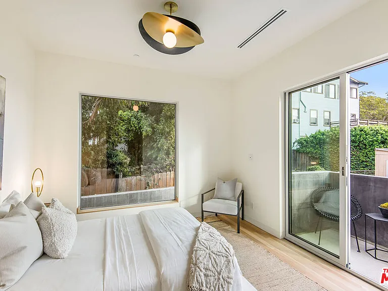 1264 Hyperion Ave — Photo 8