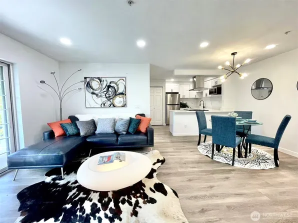 11326 3rd Avenue NE #201, Seattle, WA 98125