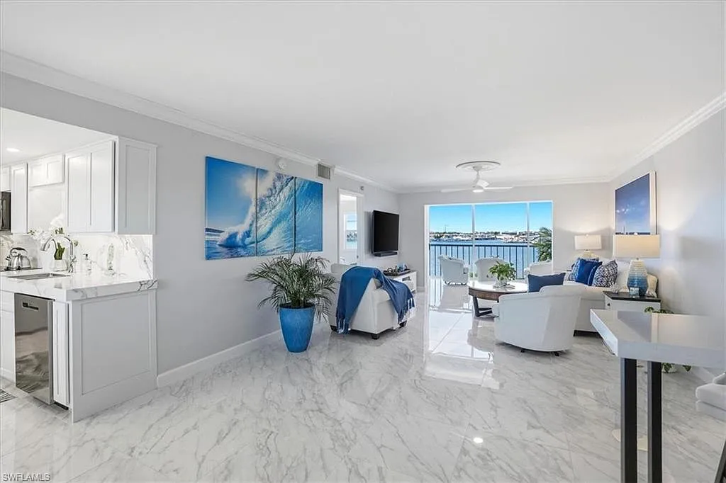 3 bed, 2.0 bath, 1405 sqft, $9,500 — Photo 3