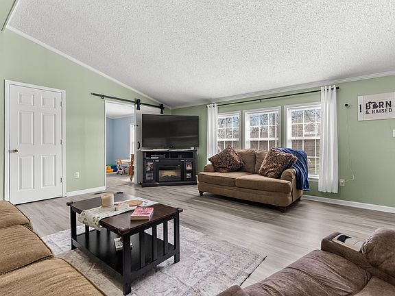 5th image of 104 Seneca