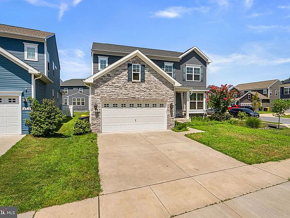 5th image of 412 Whispering Elm Ln