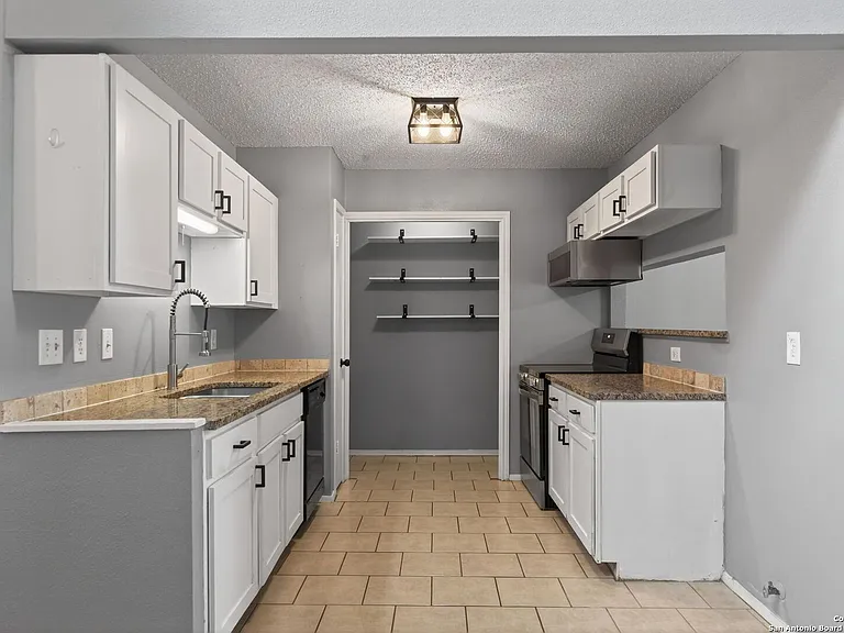 2415 Moss Ter — Photo 10