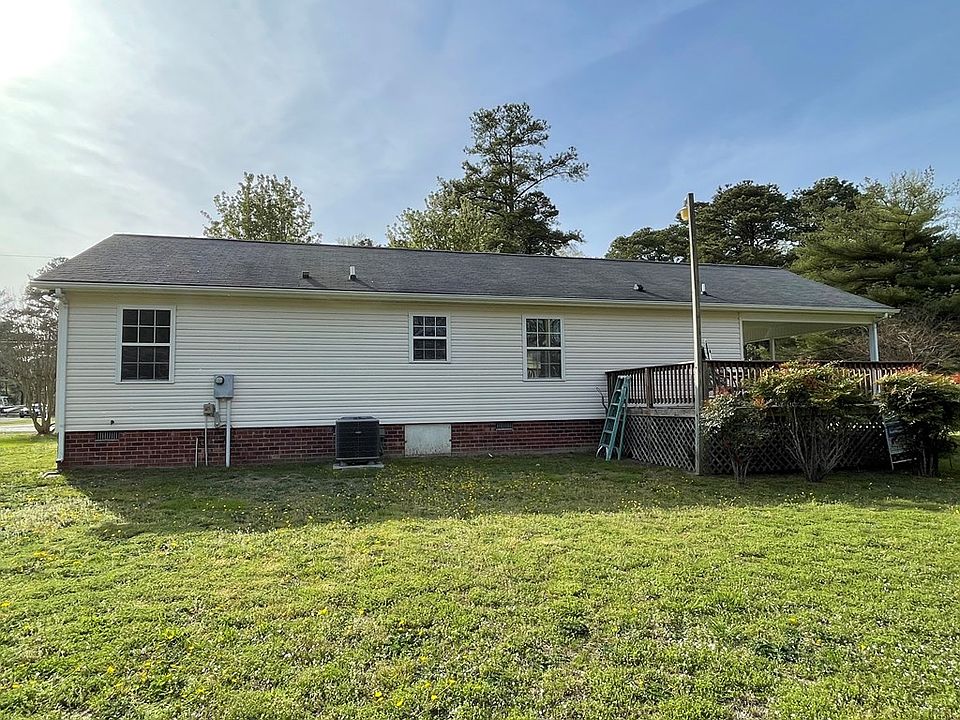 2nd image of 107 Sutton Ave