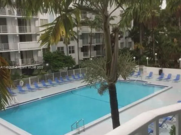 488 NW 165th St Rd APT B312, Miami, FL 33169