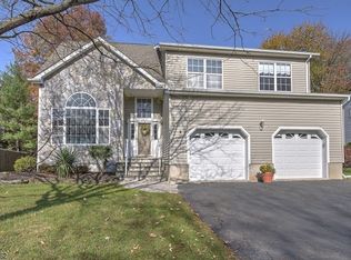9 Shepherd Way, Kendall Park, NJ