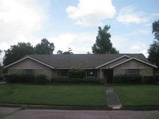 1st image of 2600 Country Club Dr