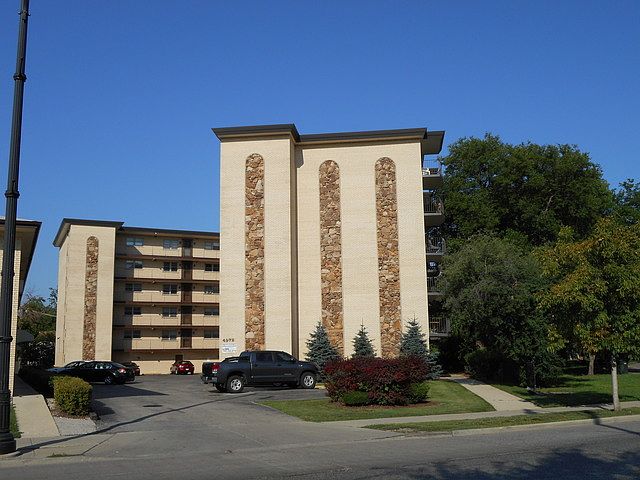 1st image of 4572 N Milwaukee Ave APT 4E