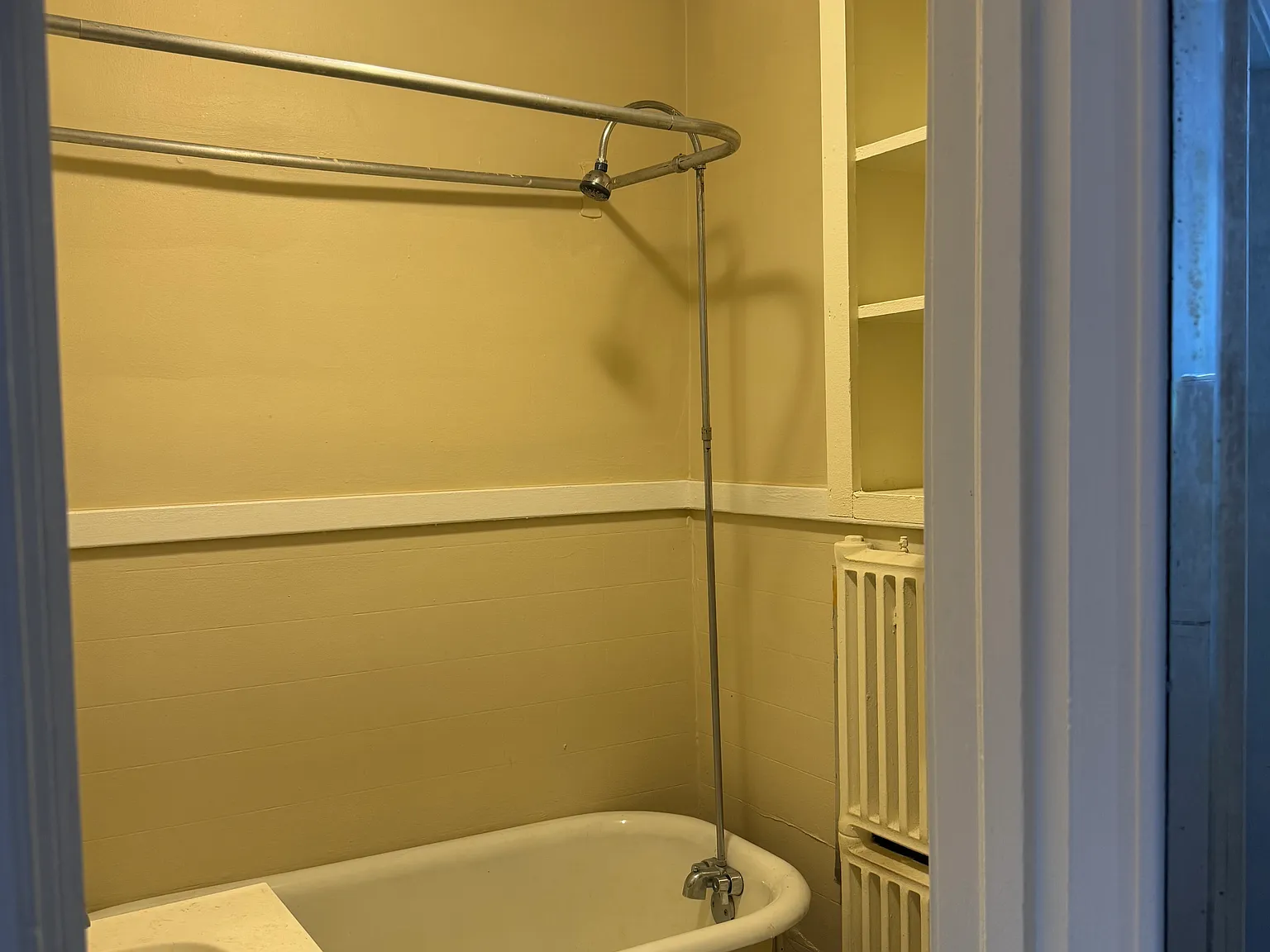 Studio, 300 sqft, $1,000 — Photo 4