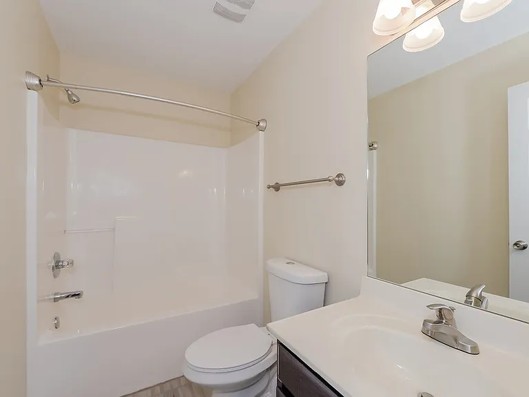 1043 Vanguard Dr — Photo 16