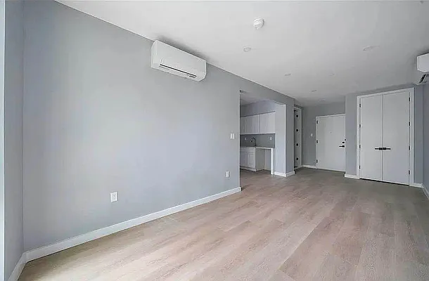 Living room, photo 2