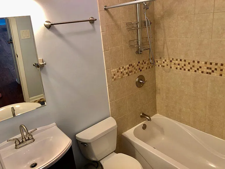 370 W Tanglewood Ave — Photo 8