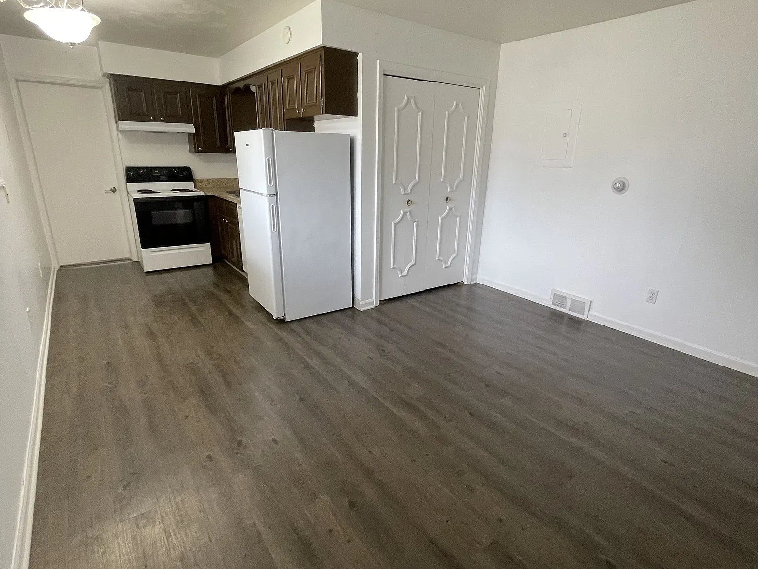 205 E Saginaw Hwy — Photo 3