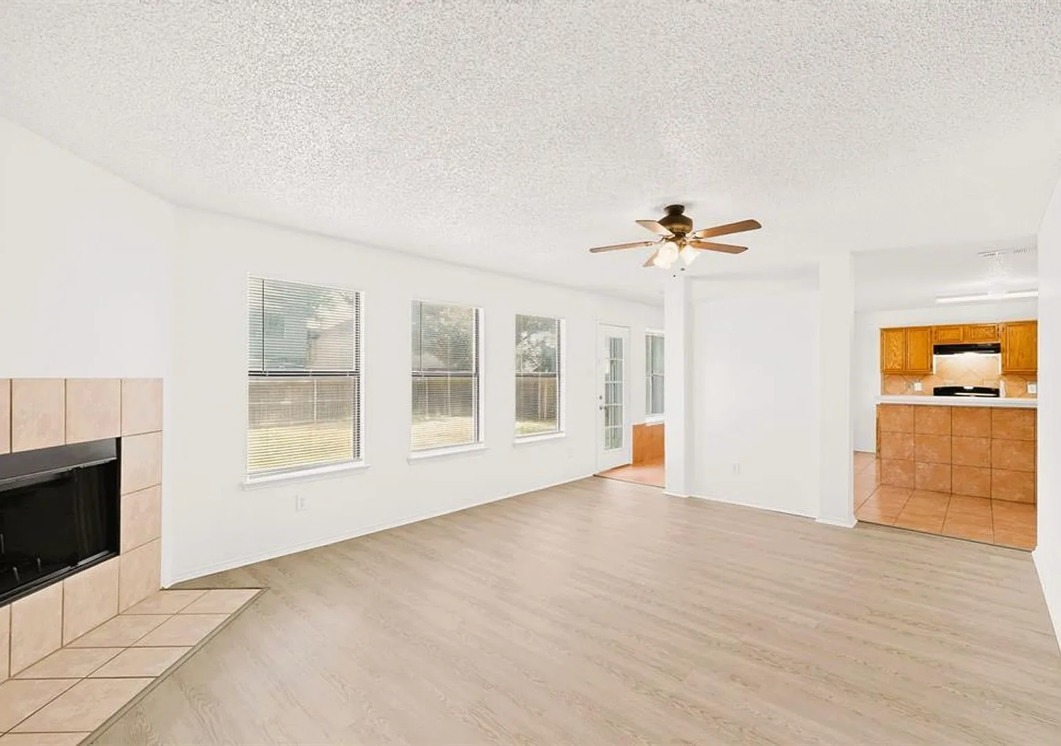 3-Bedroom Home in River Trails — Photo 3