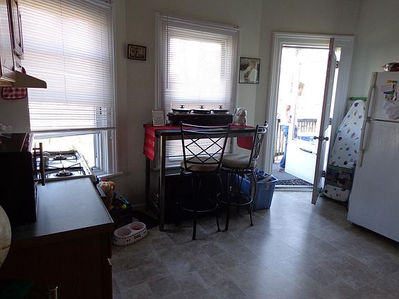 3rd image of 262 Ashland Ave APT 3