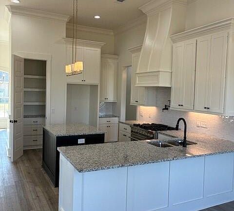 5th image of 100 Grayson Way