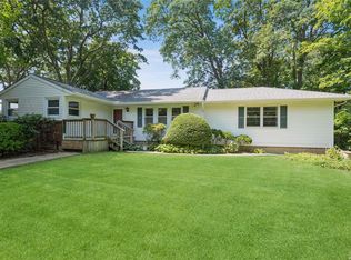 2 Farragut Pl, Huntington, NY 11743