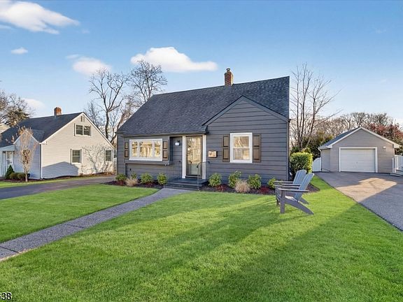 2nd image of 96 Lynwood Rd