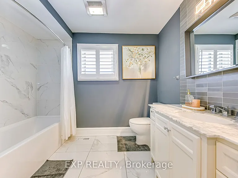 322 Mary St — Photo 37