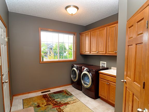 5th image of 215 15th Ave SE