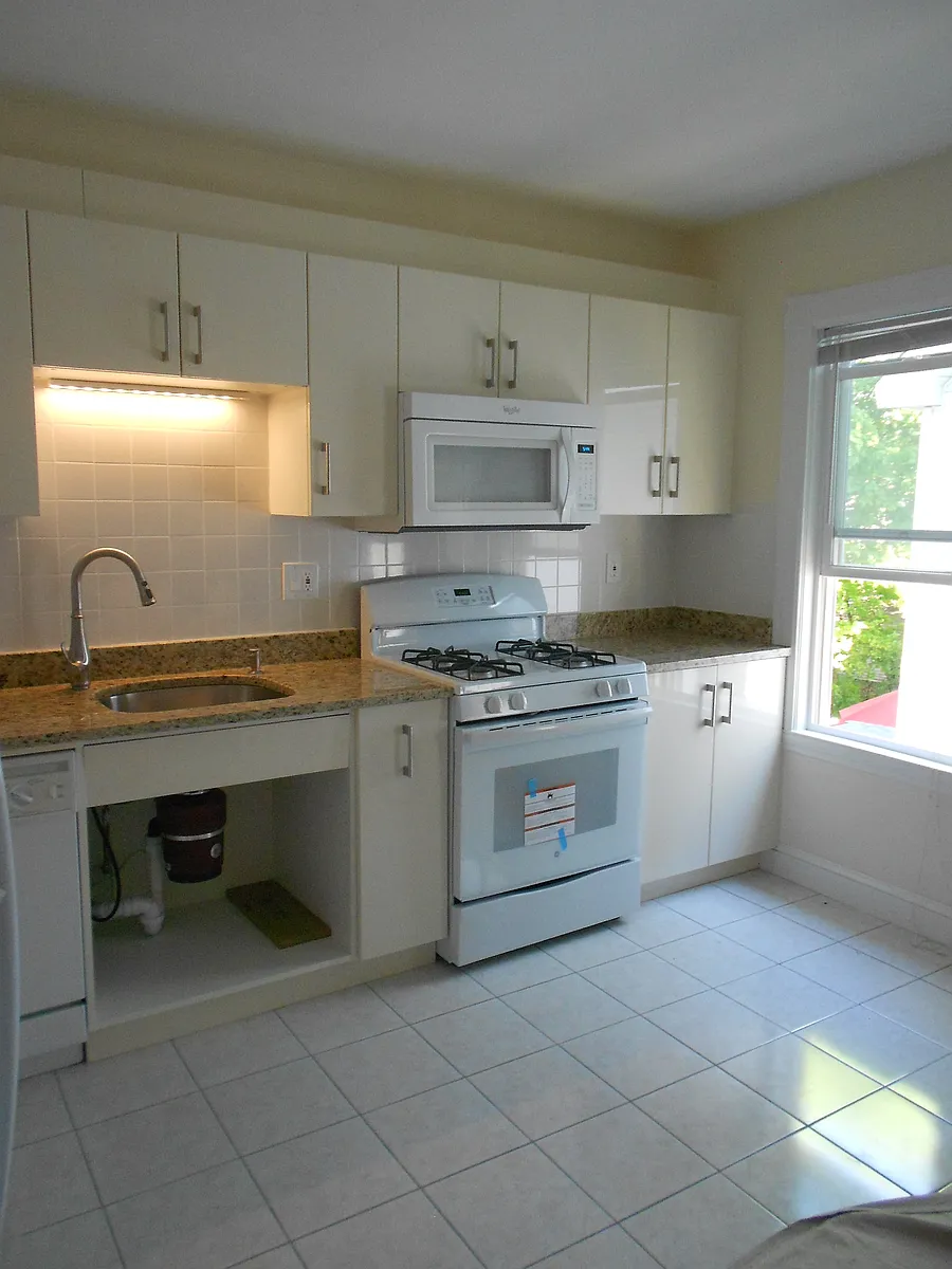 Building Photo - 63 Fairbanks St #2A