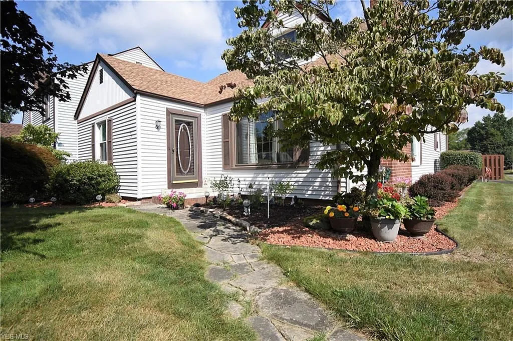 62 Woodview Ave photo 1