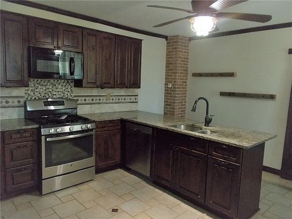 3rd image of 302 S Walnut St