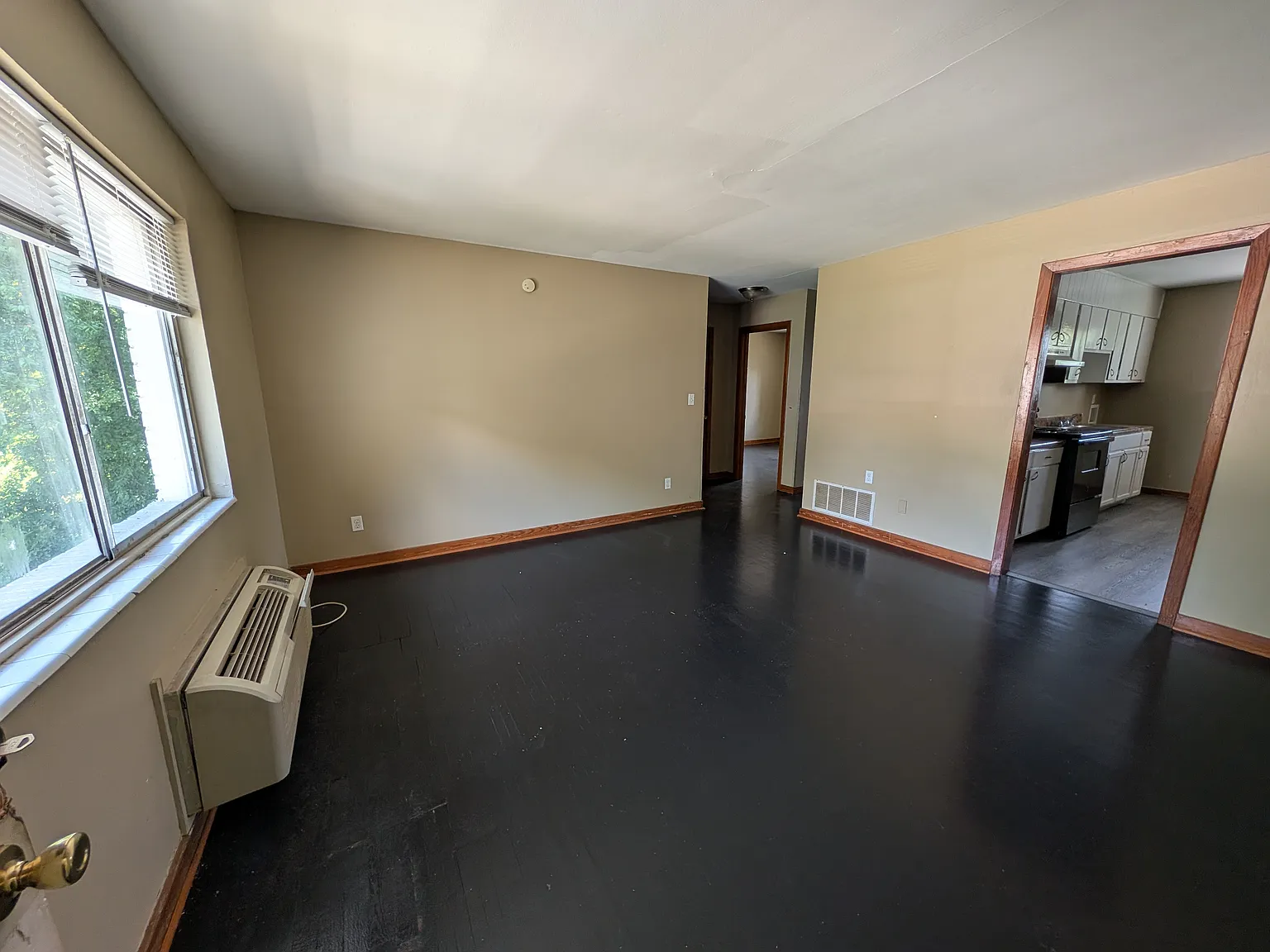 2 bed, 700 sqft, $750 — Photo 3