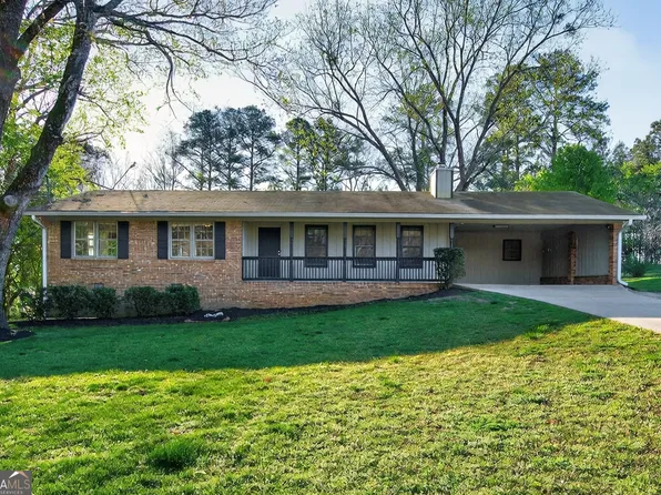 4031 Chestnut Dr, Flowery Branch, GA 30542