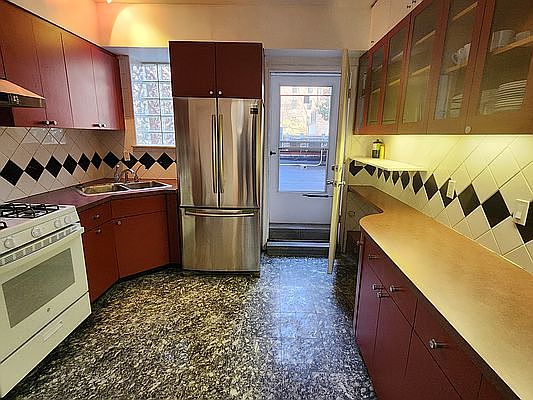 1st image of 214 3rd Ave #2