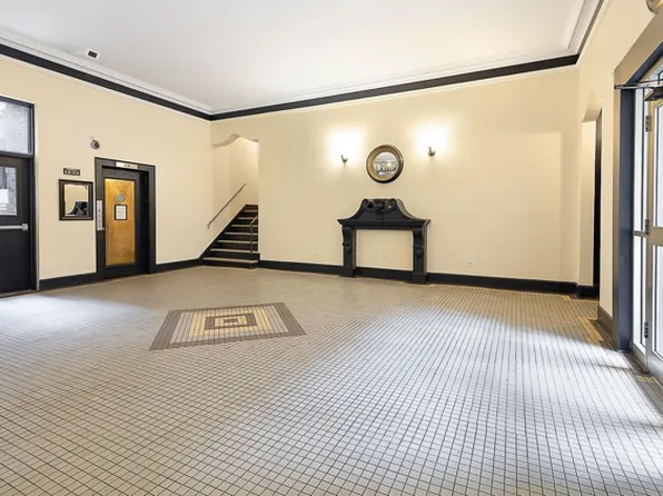 221 East 18th Street 2D image 9 of 9