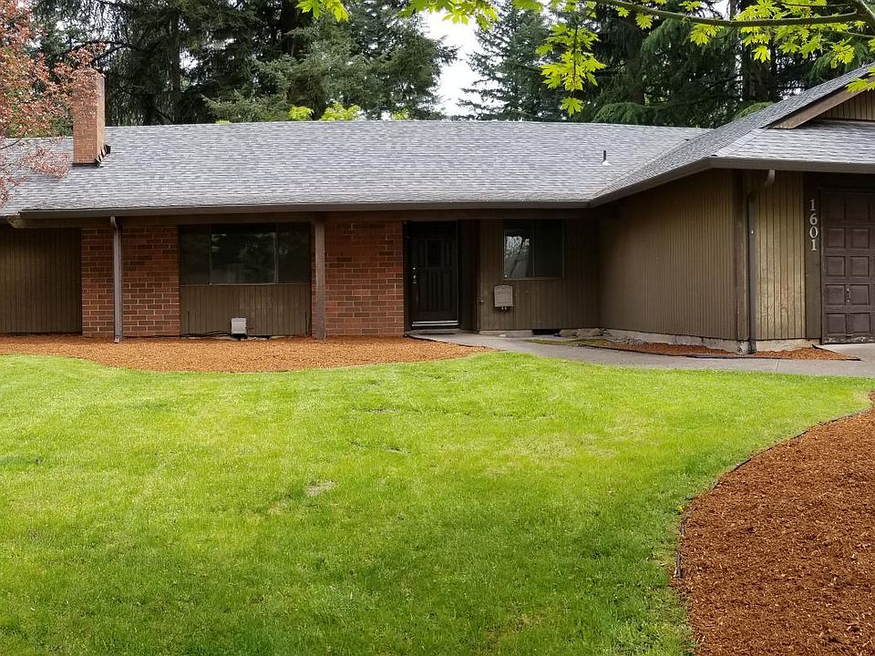 1st image of 1601 SE 123rd Ave
