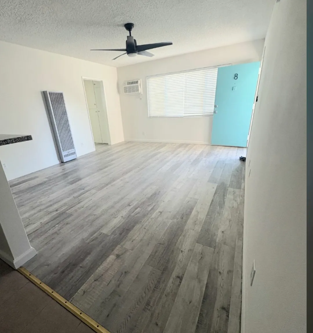 469 W Windsor Rd — Photo 3